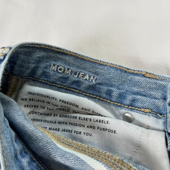 American Eagle Mom Jean Pinstripe High Waist Light Wash 100 Cotton Jeans | Sz 2L - Picture 7 of 8